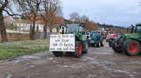 Zur Kundgebung auf dem Schießtalplatz versammelten sich zwischen 200 und 300 Traktoren. Bei der Fahrt Richtung Aalen meldete die Polizei rund 400 Fahrzeuge.                                                                  Fotos: jtw